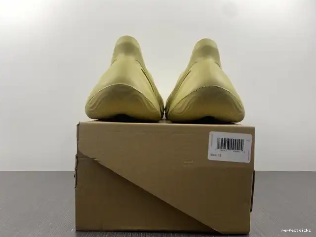 RNNR Adidas Sulfur Yeezy GV6775 Foam 0501